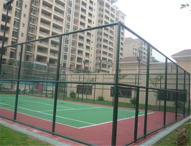 運(yùn)動場圍網(wǎng)不同場所的選擇方法